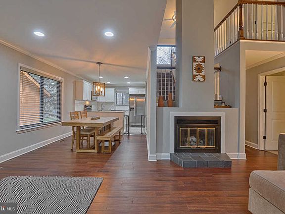 4th image of 1 Streamwood Ct