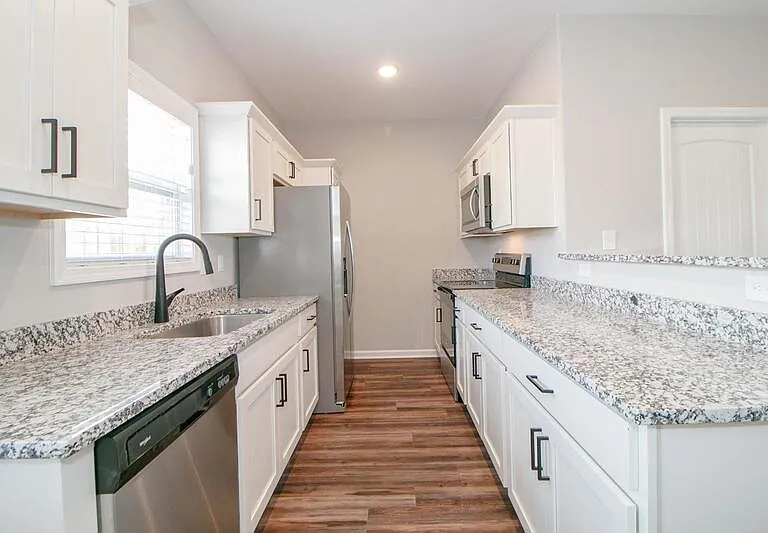 1115-E4 Hillwood Dr — Photo 8