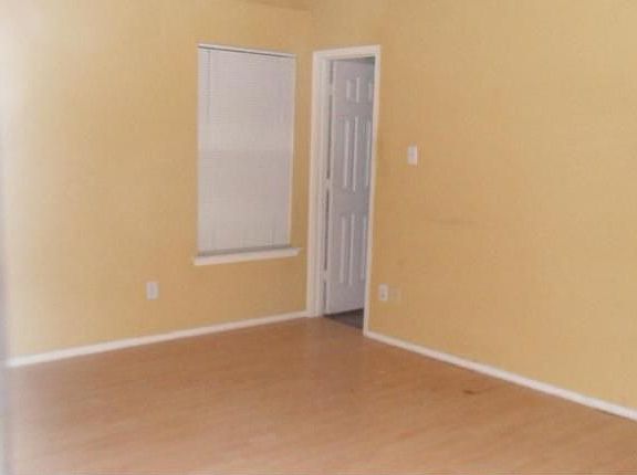 5th image of 443 Euless Dr