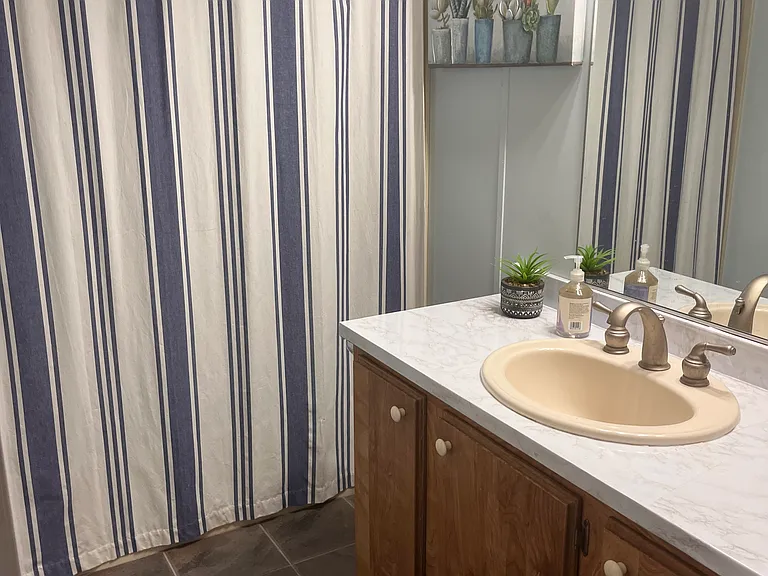 Elizabeth Dr — Photo 19