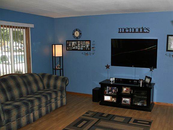 2nd image of 487 Wettstein Ave