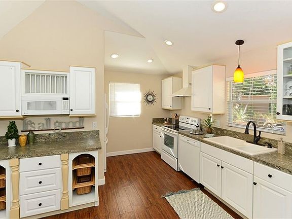 5th image of 2225 N Pelican Dr
