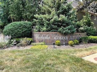 11142 Nieman Rd APT 102, Overland Park, KS 66210