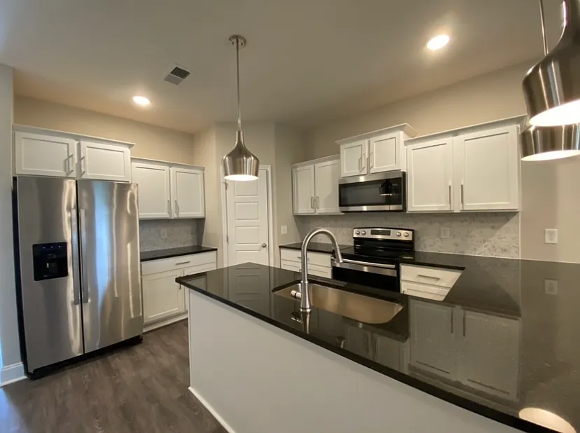 1032 Glenkirk Drive - C — Photo 4