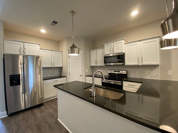 4th image of 1032 Glenkirk Dr