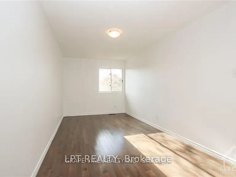 121 Erin Cres — Photo 18