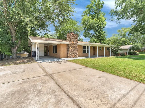 302 E Center St, Prairie Grove, AR 72753