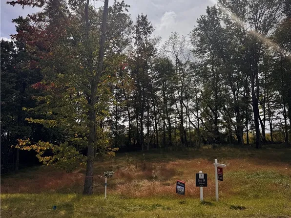 152 Woodford Dr, Evans City, PA 16033