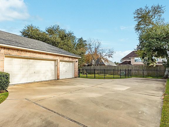 4th image of 204 Arrowhead Dr
