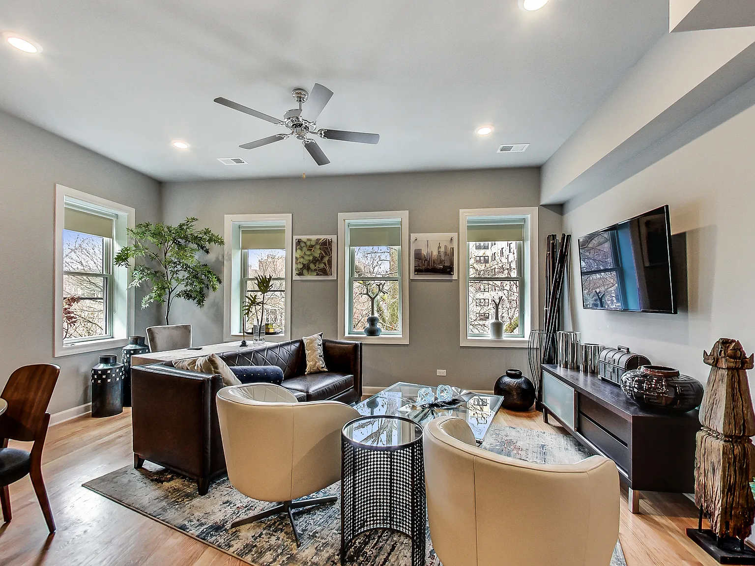 6 bed, 5.0 bath, $4,500 — Photo 2