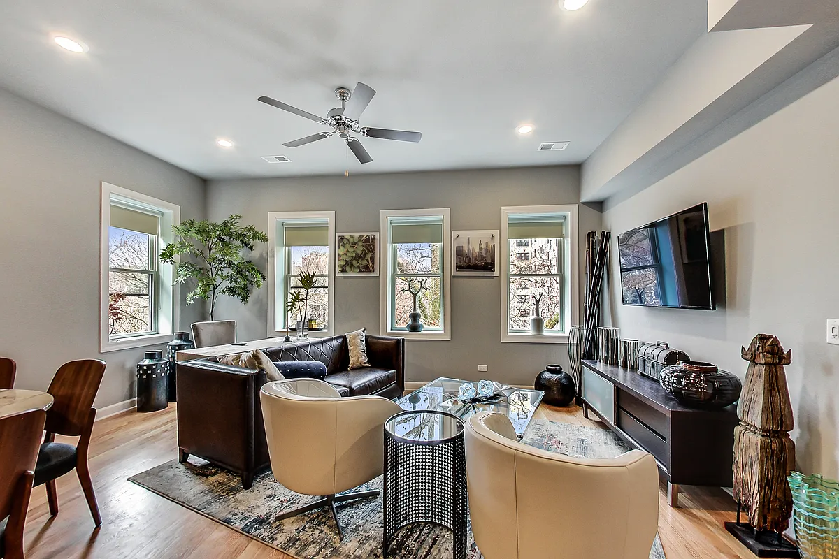 Building Photo - 5117 S Kenwood Ave #101