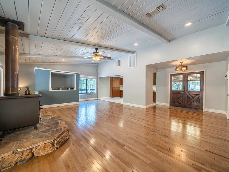 17659 Melwood Ln — Photo 20