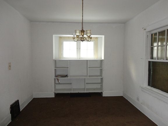 4th image of 349 Hilton Ave