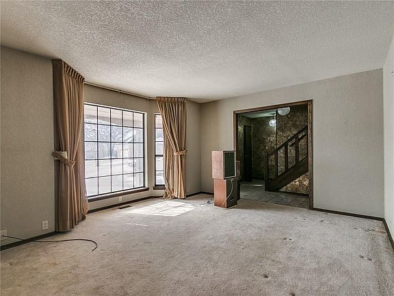 4th image of 800 Stonehenge Dr