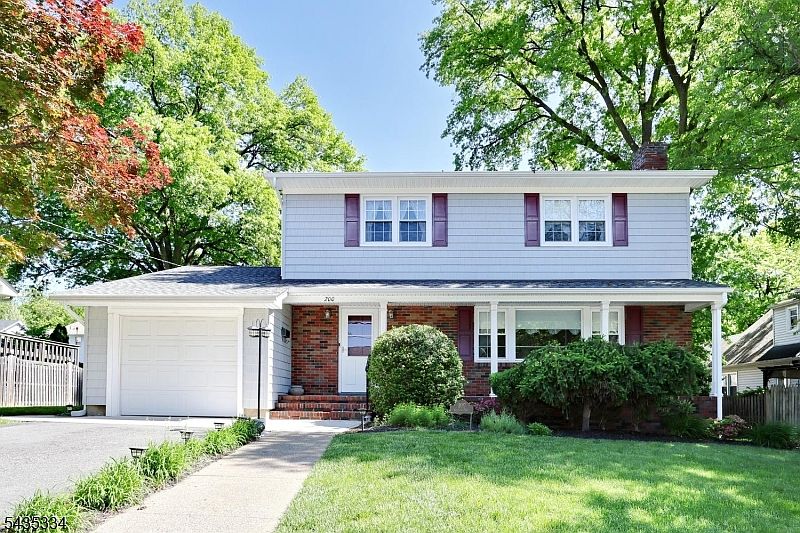 1st image of 200 Watchung Dr