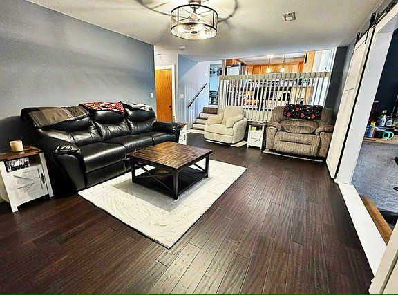 4th image of 2711 Walnut Cir