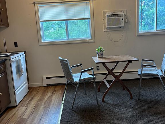 Kitchen Dining area