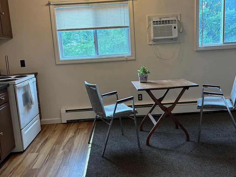 Kitchen Dining area