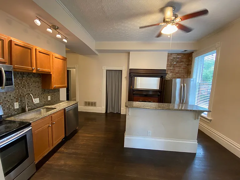Dennison Ave 877 NCR — Photo 16