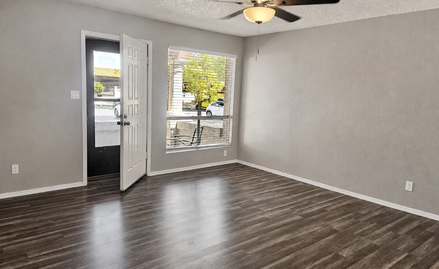 2 bed, 965 sqft, $1,490 — Photo 4