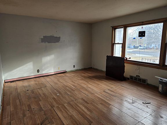 5th image of 1442 S Blackhawk Ave