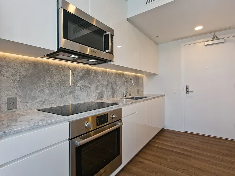 987 Queen St #2516 — Photo 6