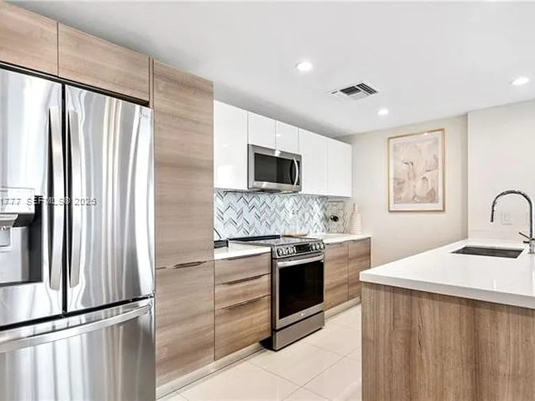 9940 W Bay Harbor Dr #5F — Photo 10