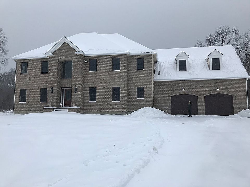 2nd image of 275 Putnam Hill Rd