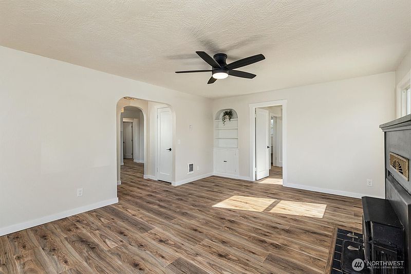 5th image of 253 SW 1st Street