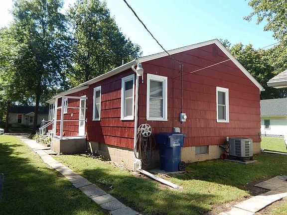 2nd image of 2210 Putnam St