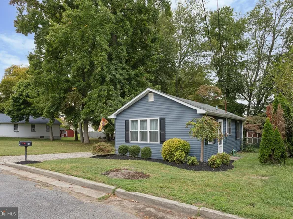 15 Glen Dr, Pennsville, NJ 08070