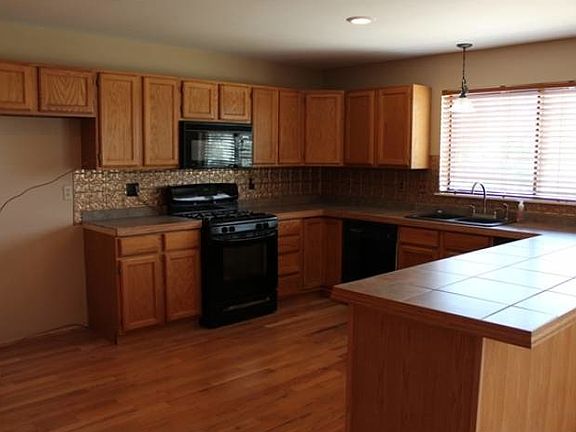 5th image of 11 Grandview Ln