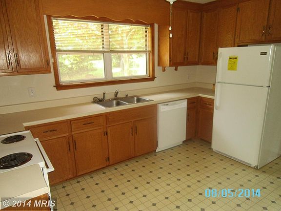 2nd image of 2305 Maplewood Dr