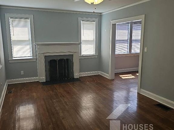 3rd image of 374 Saint Andrews St