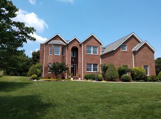 229 Fox Chase Dr, Kingsport, TN 37664