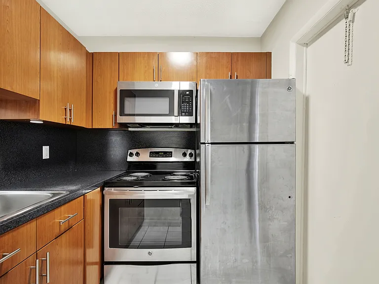 416 Santander Ave — Photo 3