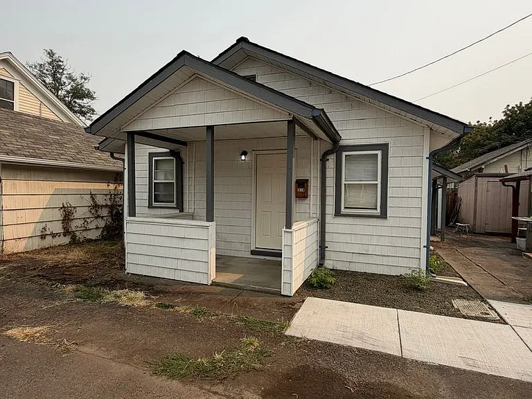 318 Washington St SW — Photo 5