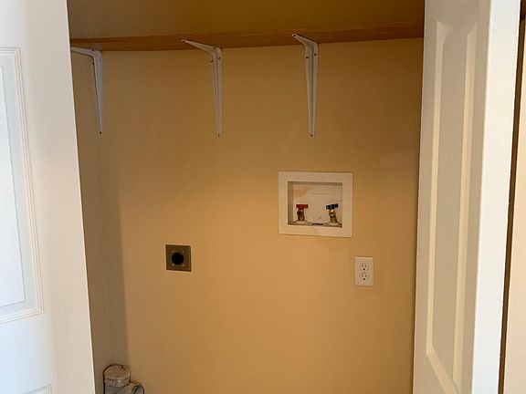 3rd image of 809 Vouray Dr #A