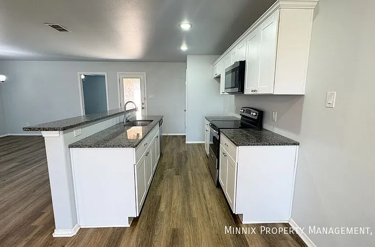 8415 10th Pl — Photo 8