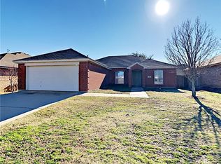 960 Crowder Dr, Crowley, TX 76036