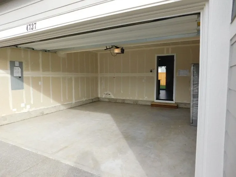 4737 Navigation Ave NE — Photo 32