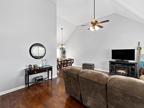 3rd image of 3733 Gray Fox Dr