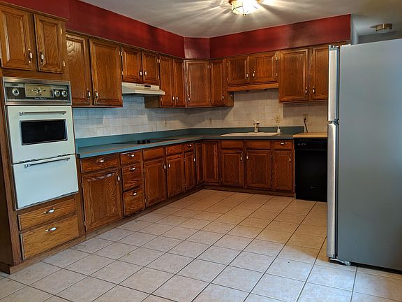 3rd image of 219 W Alden Pl