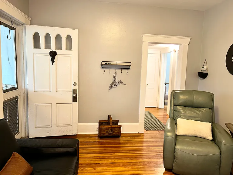 1039 Riviera St — Photo 7