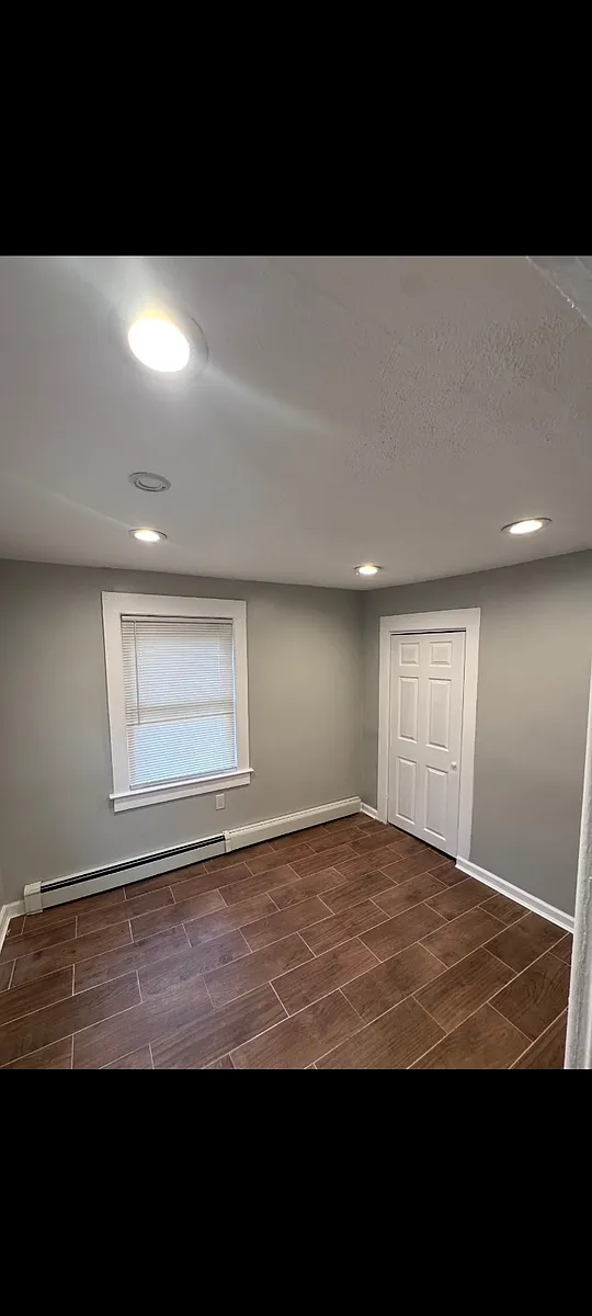 Building Photo - 225 Drake Ave #2L