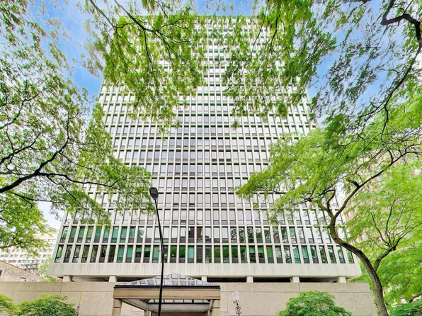1 E Scott St APT 1609, Chicago, IL 60610