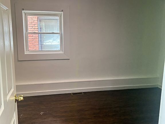 5th image of 2428 Woodstock Ave Floor 1