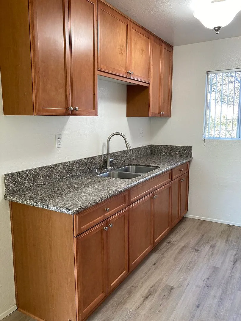Thorne Terrace — Photo 2
