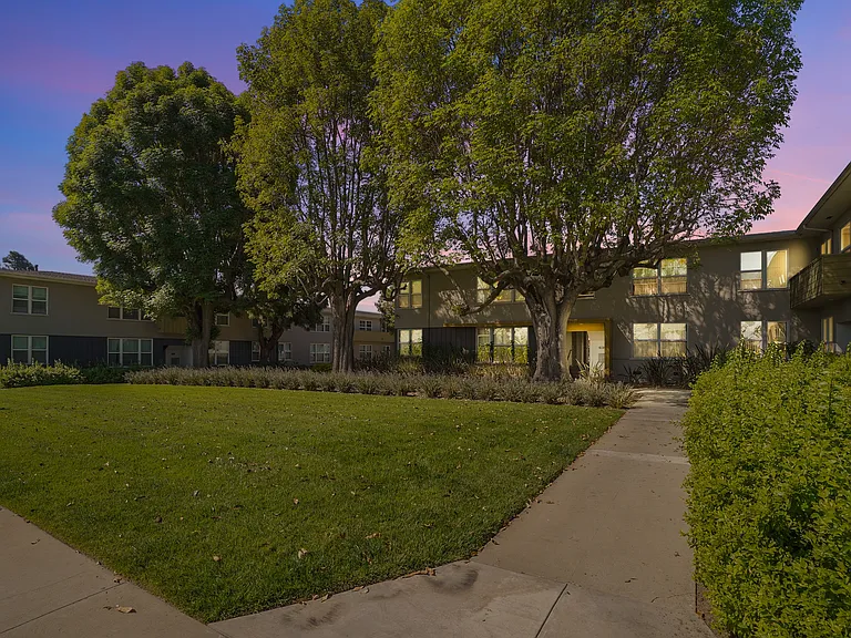 Hollypark Knolls Apartments — Photo 52