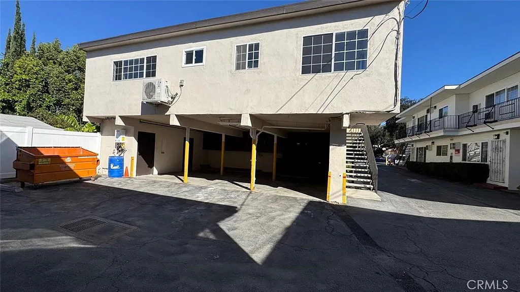 2 bed, 900 sqft, $3,000 — Photo 3